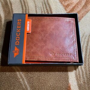 Dockers Wallet NEW IN BOX
